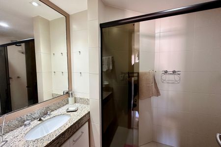 Apartamento à venda com 184m², 3 quartos e 2 vagas Apartamento à venda com 184m², 3 quartos e 2 vagasBanheiro da Suíte 1