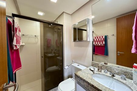 Apartamento à venda com 184m², 3 quartos e 2 vagas Apartamento à venda com 184m², 3 quartos e 2 vagasBanheiro da Suíte 2