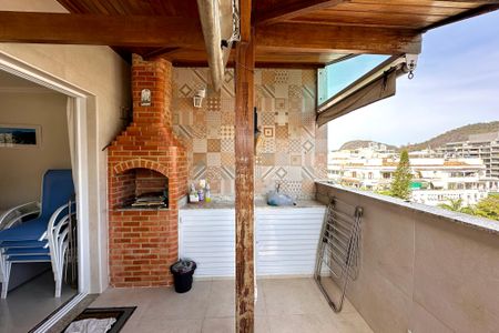 Apartamento à venda com 184m², 3 quartos e 2 vagas Apartamento à venda com 184m², 3 quartos e 2 vagasVaranda