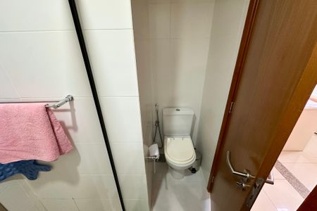 Apartamento à venda com 184m², 3 quartos e 2 vagas Apartamento à venda com 184m², 3 quartos e 2 vagasBanheiro