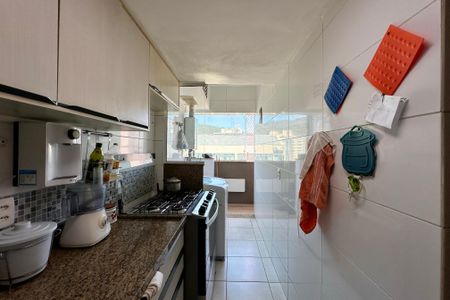 Apartamento à venda com 184m², 3 quartos e 2 vagas Apartamento à venda com 184m², 3 quartos e 2 vagasCozinha e Área de Serviço