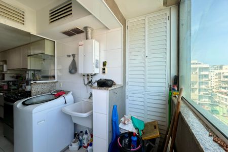 Apartamento à venda com 184m², 3 quartos e 2 vagas Apartamento à venda com 184m², 3 quartos e 2 vagasÁrea de Serviço