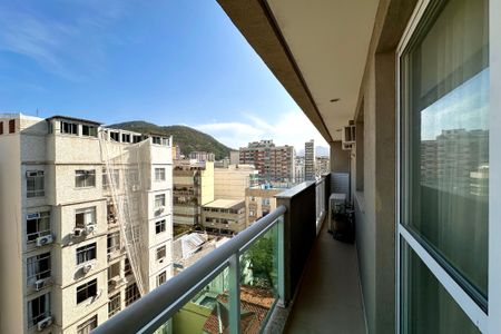 Apartamento à venda com 184m², 3 quartos e 2 vagas Apartamento à venda com 184m², 3 quartos e 2 vagasVaranda