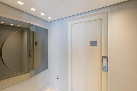Apartamento à venda com 162m², 3 quartos e 4 vagasHall de Elevador Privativo