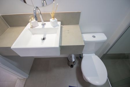 Apartamento à venda com 65m², 2 quartos e 2 vagasBanheiro Social