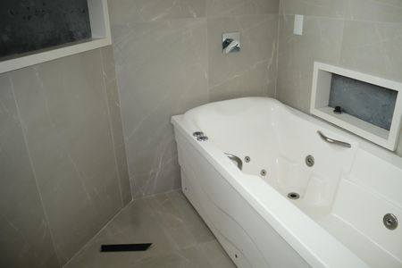 Apartamento para alugar com 195m², 2 quartos e 3 vagasBanheiro da Suíte 2