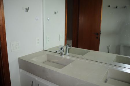 Apartamento para alugar com 195m², 2 quartos e 3 vagasBanheiro da Suíte 2