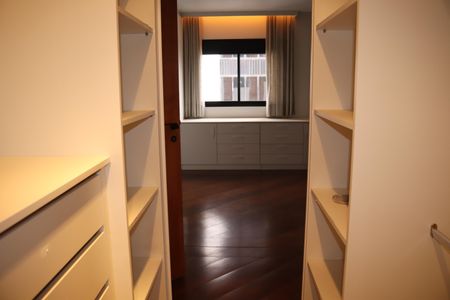 Apartamento para alugar com 195m², 2 quartos e 3 vagasCloset da Suíte 2