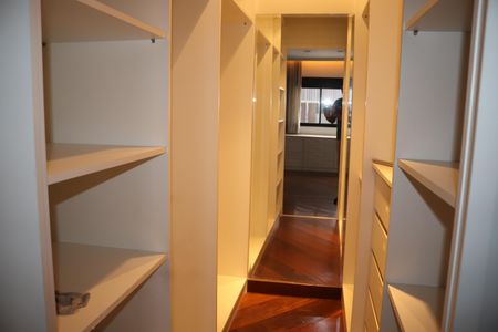 Apartamento para alugar com 195m², 2 quartos e 3 vagasCloset da Suíte 2