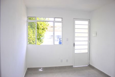 Sala de casa de condomínio para alugar com 2 quartos, 40m² em Residencial Parque Cumbica, Guarulhos