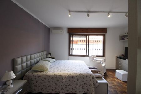 Casa à venda com 300m², 4 quartos e 2 vagasSuíte