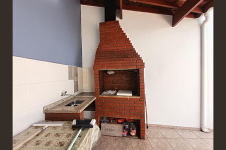 Casa à venda com 194m², 4 quartos e 4 vagas Casa à venda com 194m², 4 quartos e 4 vagasÁrea comum - Churrasqueira