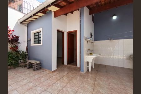 Casa à venda com 194m², 4 quartos e 4 vagas Casa à venda com 194m², 4 quartos e 4 vagasQuintal
