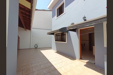 Casa à venda com 194m², 4 quartos e 4 vagas Casa à venda com 194m², 4 quartos e 4 vagasQuintal