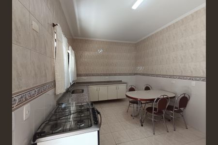 Casa à venda com 194m², 4 quartos e 4 vagas Casa à venda com 194m², 4 quartos e 4 vagasCozinha