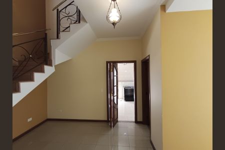 Casa à venda com 194m², 4 quartos e 4 vagas Casa à venda com 194m², 4 quartos e 4 vagasSala