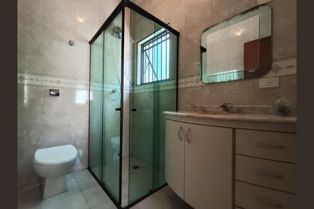 Casa à venda com 194m², 4 quartos e 4 vagas Casa à venda com 194m², 4 quartos e 4 vagasBanheiro da Suíte