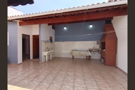 Casa à venda com 194m², 4 quartos e 4 vagas Casa à venda com 194m², 4 quartos e 4 vagasÁrea comum - Churrasqueira