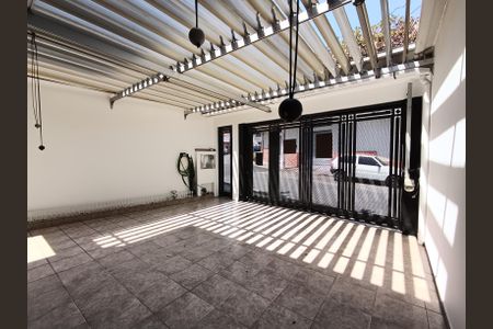 Casa à venda com 194m², 4 quartos e 4 vagas Casa à venda com 194m², 4 quartos e 4 vagasGaragem