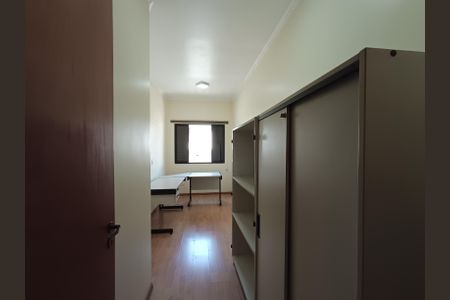 Casa à venda com 194m², 4 quartos e 4 vagas Casa à venda com 194m², 4 quartos e 4 vagasEscritório