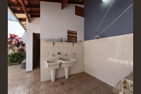 Casa à venda com 194m², 4 quartos e 4 vagas Casa à venda com 194m², 4 quartos e 4 vagasQuintal