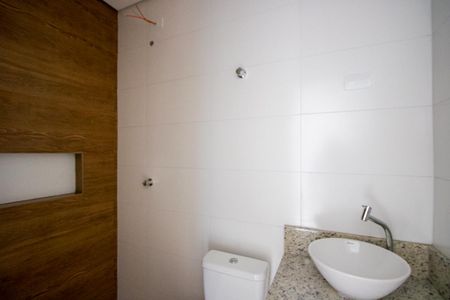 Apartamento à venda com 56m², 2 quartos e 1 vaga Apartamento à venda com 56m², 2 quartos e 1 vagaBanheiro Social