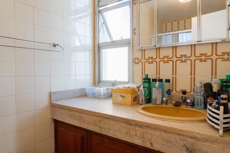 Apartamento à venda com 250m², 5 quartos e 3 vagas Apartamento à venda com 250m², 5 quartos e 3 vagasBanheiro da Suíte