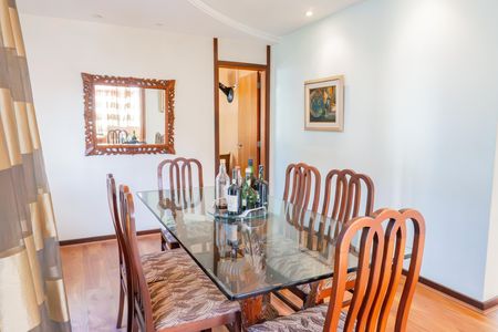 Apartamento à venda com 250m², 5 quartos e 3 vagas Apartamento à venda com 250m², 5 quartos e 3 vagasSala