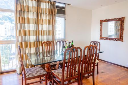 Apartamento à venda com 250m², 5 quartos e 3 vagas Apartamento à venda com 250m², 5 quartos e 3 vagasSala