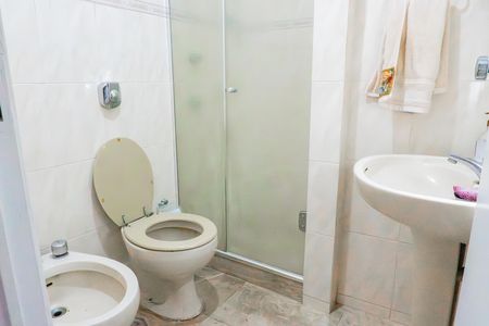 Apartamento à venda com 250m², 5 quartos e 3 vagas Apartamento à venda com 250m², 5 quartos e 3 vagasBanheiro