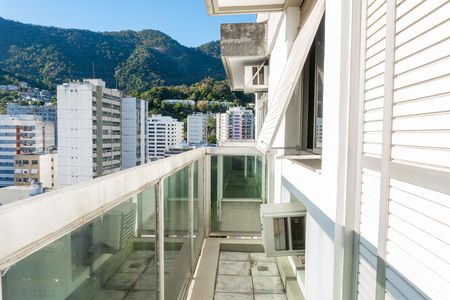 Apartamento à venda com 250m², 5 quartos e 3 vagas Apartamento à venda com 250m², 5 quartos e 3 vagasVaranda da suíte