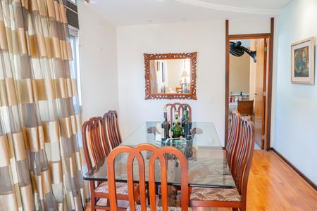 Apartamento à venda com 250m², 5 quartos e 3 vagas Apartamento à venda com 250m², 5 quartos e 3 vagasSala