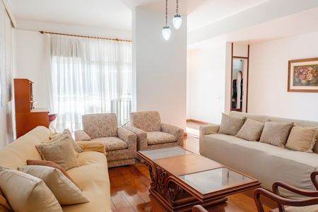 Apartamento à venda com 250m², 5 quartos e 3 vagas Apartamento à venda com 250m², 5 quartos e 3 vagasSala 2