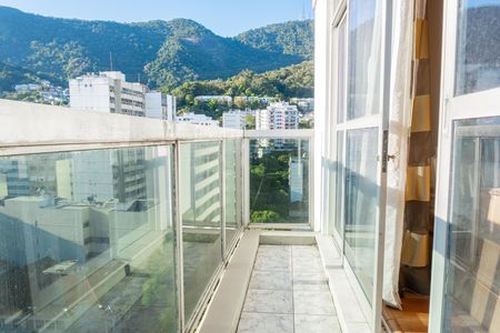 Apartamento à venda com 250m², 5 quartos e 3 vagas Apartamento à venda com 250m², 5 quartos e 3 vagasVaranda
