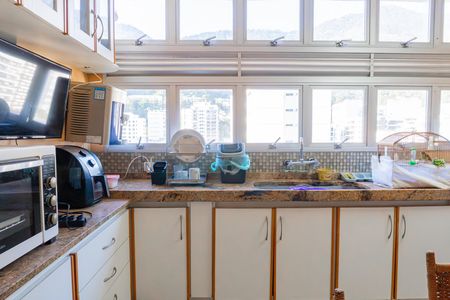 Apartamento à venda com 250m², 5 quartos e 3 vagas Apartamento à venda com 250m², 5 quartos e 3 vagasCobertura