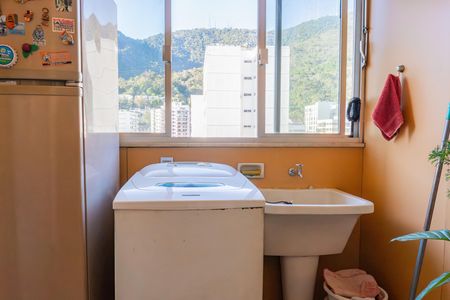 Apartamento à venda com 250m², 5 quartos e 3 vagas Apartamento à venda com 250m², 5 quartos e 3 vagasÁrea de Serviço