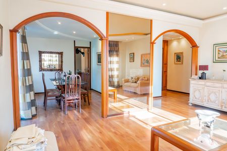 Apartamento à venda com 250m², 5 quartos e 3 vagas Apartamento à venda com 250m², 5 quartos e 3 vagasSala