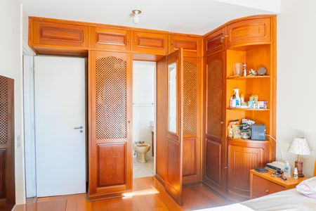 Apartamento à venda com 250m², 5 quartos e 3 vagas Apartamento à venda com 250m², 5 quartos e 3 vagasQuarto 4 - Suíte