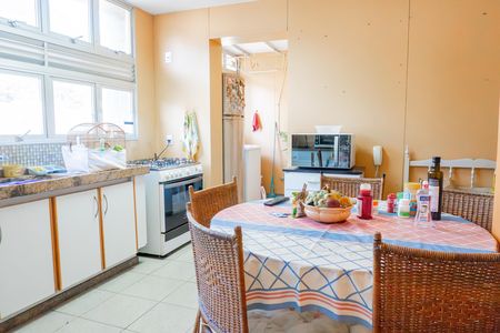 Apartamento à venda com 250m², 5 quartos e 3 vagas Apartamento à venda com 250m², 5 quartos e 3 vagasCozinha