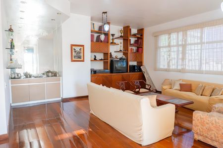 Apartamento à venda com 250m², 5 quartos e 3 vagas Apartamento à venda com 250m², 5 quartos e 3 vagasSala 2