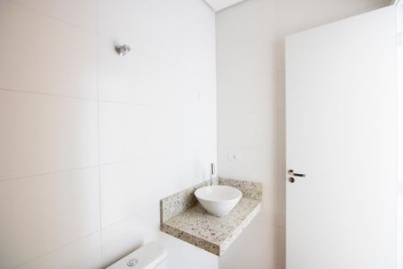 Apartamento à venda com 100m², 2 quartos e 1 vaga Apartamento à venda com 100m², 2 quartos e 1 vagaBanheiro social