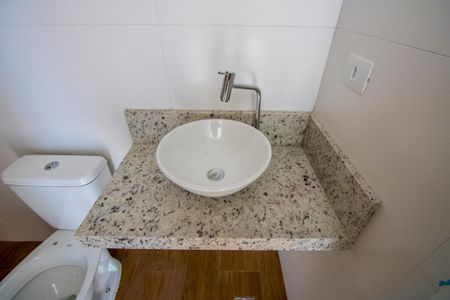 Apartamento à venda com 100m², 2 quartos e 1 vaga Apartamento à venda com 100m², 2 quartos e 1 vagaBanheiro social