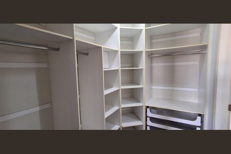 Apartamento à venda com 180m², 3 quartos e 3 vagasCloset