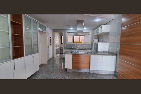 Apartamento à venda com 180m², 3 quartos e 3 vagasCozinha