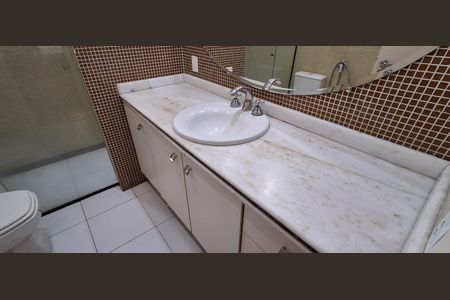 Apartamento à venda com 180m², 3 quartos e 3 vagasBanheiro Social