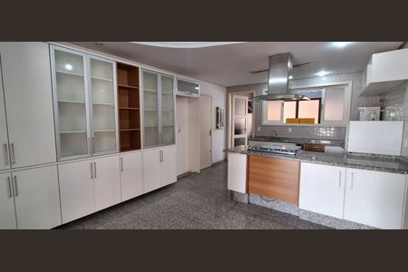 Apartamento à venda com 180m², 3 quartos e 3 vagasCozinha