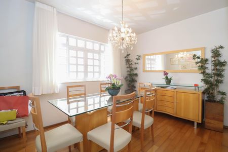 Casa à venda com 300m², 4 quartos e 5 vagasSala de Jantar