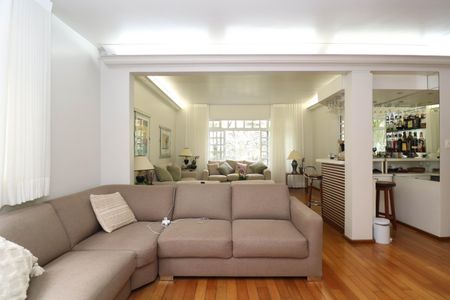 Casa à venda com 300m², 4 quartos e 5 vagasSala