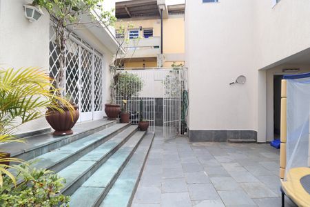 Casa à venda com 300m², 4 quartos e 5 vagasQuintal