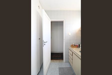 Casa à venda com 300m², 4 quartos e 5 vagasBanheiro da Suíte 1